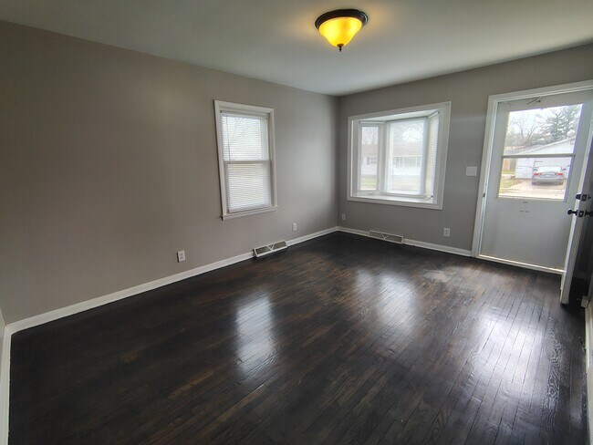 Building Photo - 912 Hayes Ave