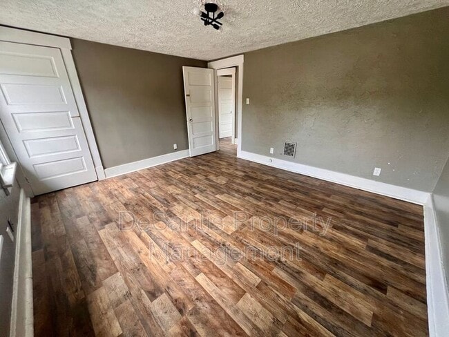 Building Photo - 4535 4th Ave