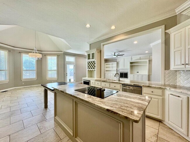 Building Photo - 2600 Sweetbriar Ct