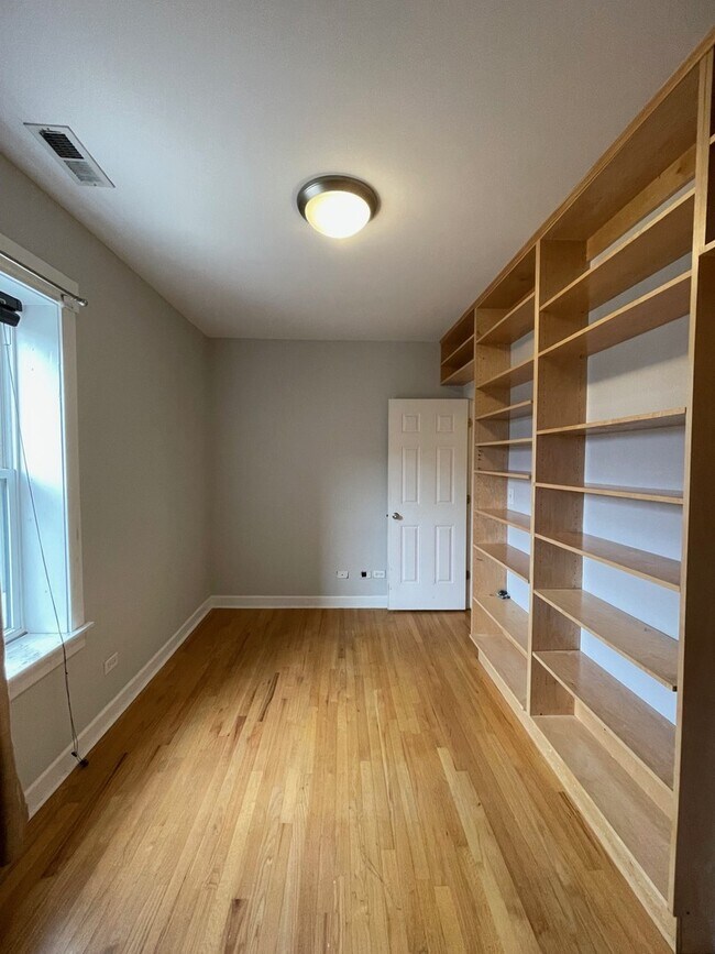 Building Photo - 4938 N Winthrop Ave