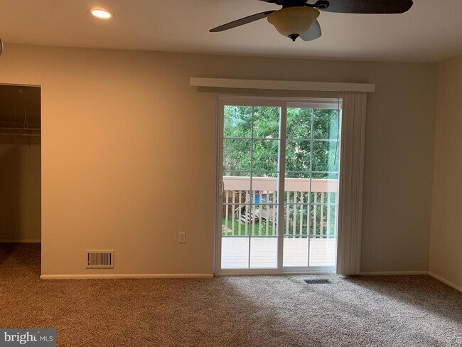 Building Photo - 118 Sycamore Ct