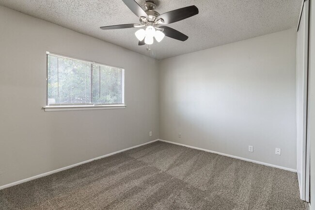 Building Photo - 6618 Swiss Oaks Dr