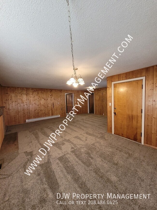 Building Photo - 16425 Farmway Rd