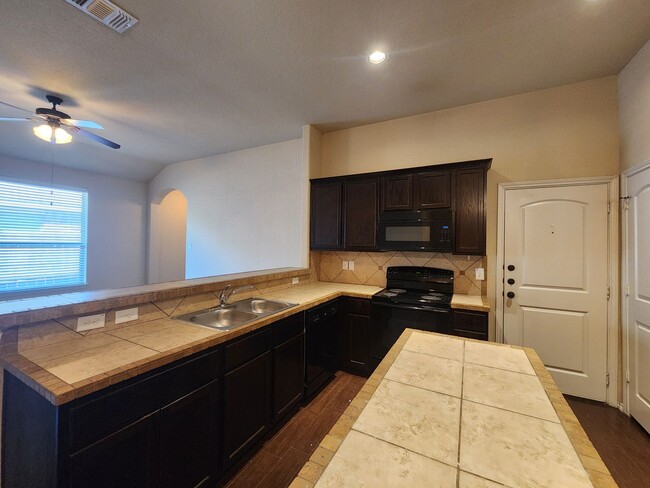 Building Photo - Wood Like Tile Flooring & Vinyl Plank - No Carpet / 1 Story Unit/ Fenced in Yard / Interior Washe...