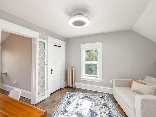 Building Photo - 423 W 17th Ave