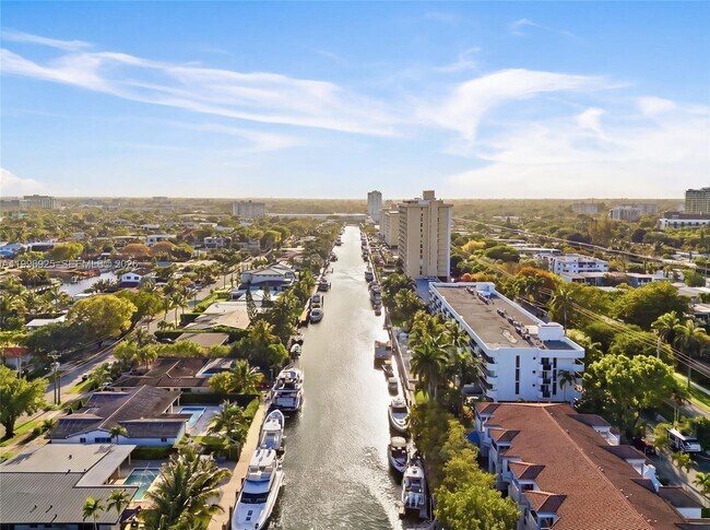 Building Photo - 2370 NE 135th St