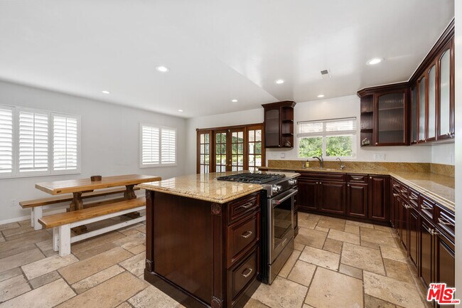 Building Photo - 22601 Dardenne St