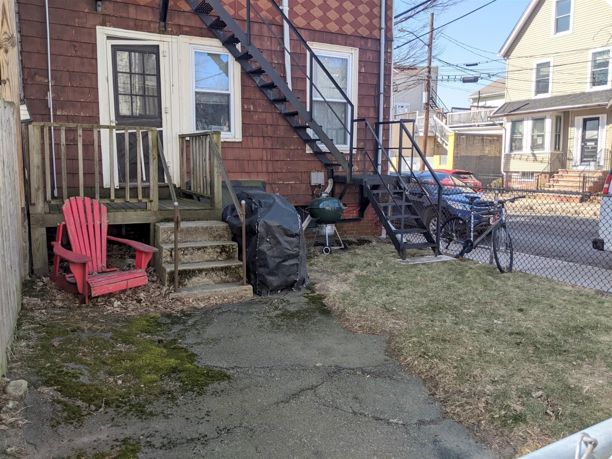 Building Photo - 2 Evergreen Sq