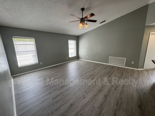 Building Photo - 12034 Stone Crossing Cir