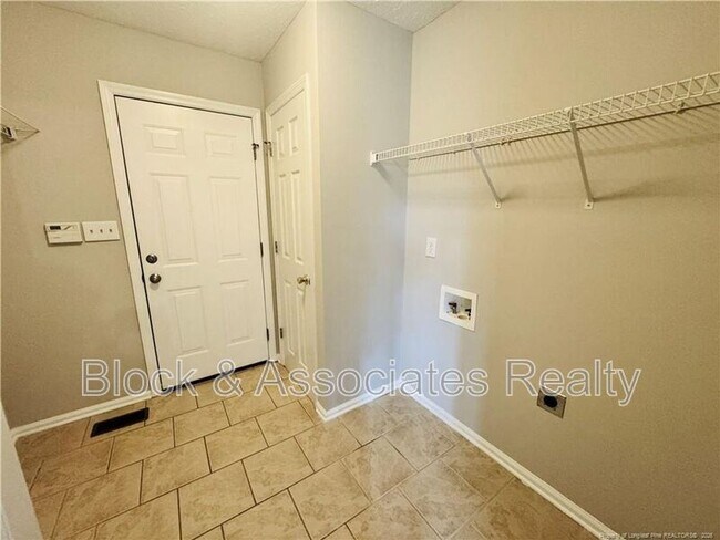 Building Photo - 109 Vail Ct