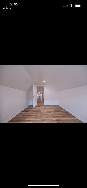 Building Photo - 215 N Maple Ave
