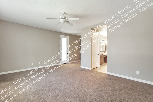 Building Photo - GORGEOUS 4/2.5 + DEN with Spa in Chandler!