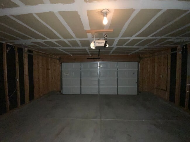 Building Photo - 3 Bedroom Single Story Home Available Near Unser Blvd NE & King Blvd NE!