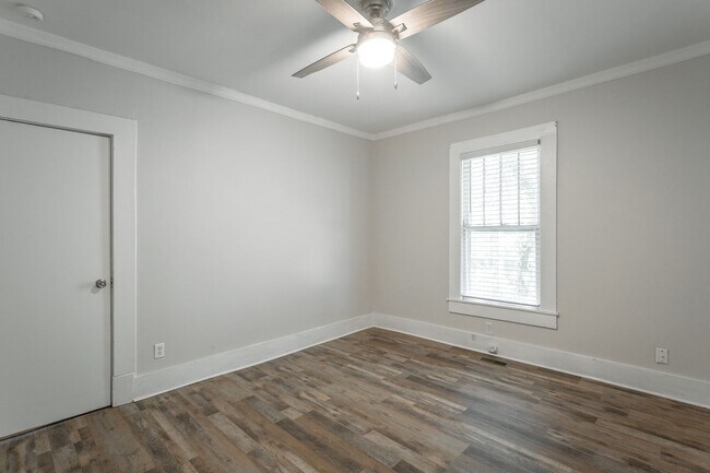 Building Photo - 1420 Hixson Pike