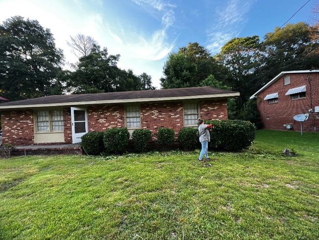 Building Photo - 4475 Pyburn St