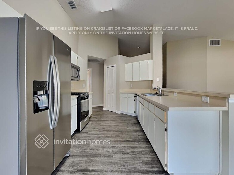 Building Photo - 28418 Meadowrush Way