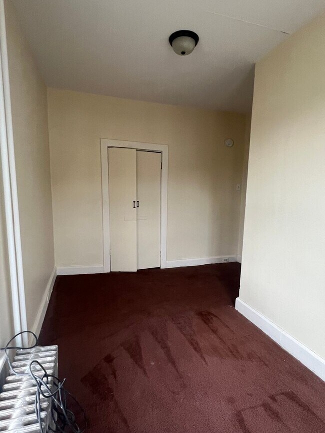 Building Photo - 49 S Front St