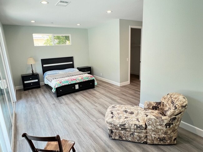 Building Photo - Remodeled North Tustin 4 Bed 3 Bath Ranch Home with Solar!