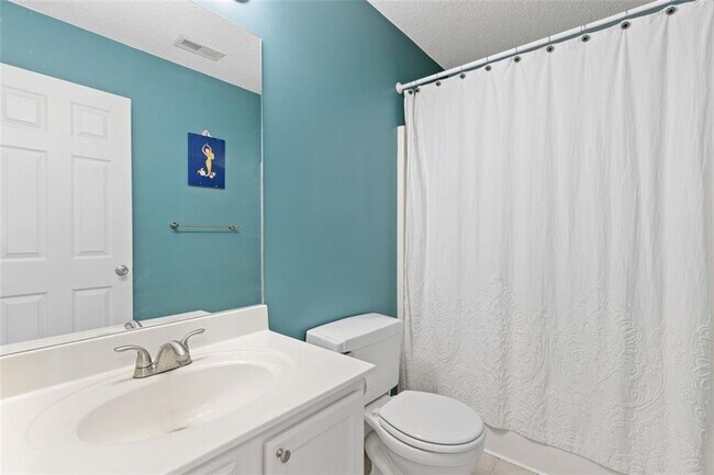 Building Photo - 881 Soaring Dr NE