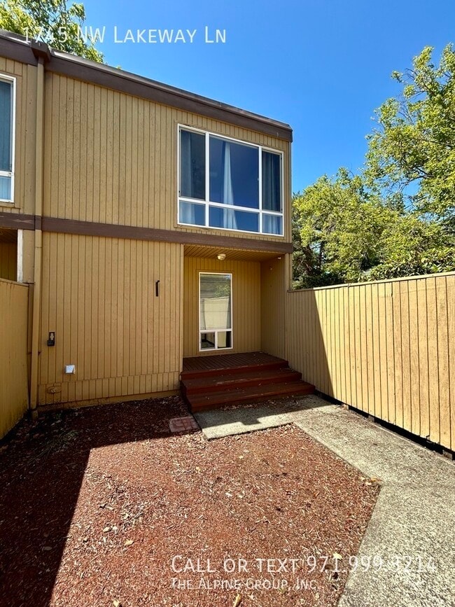 Building Photo - 1745 NW Lakeway Ln