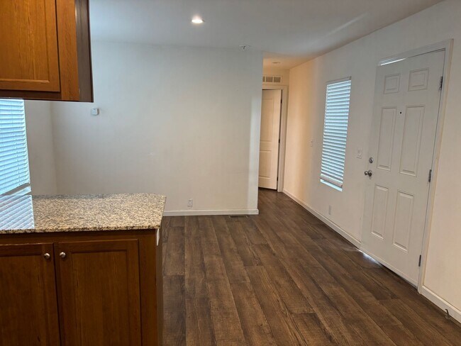 Building Photo - Terrific detached 2/2 Unit with full Priva...