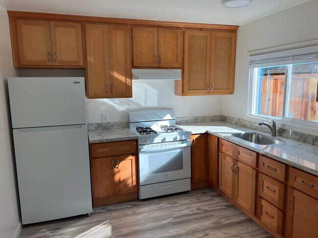 Building Photo - BEAUTIFUL DETACHED ADU WITH AC, NEW APPLIANCES, PRIVATE ENTRANCE, UPDATED KITCHEN AND MORE!!!