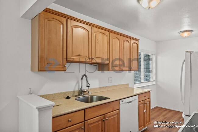 Building Photo - 1041 Shell Blvd