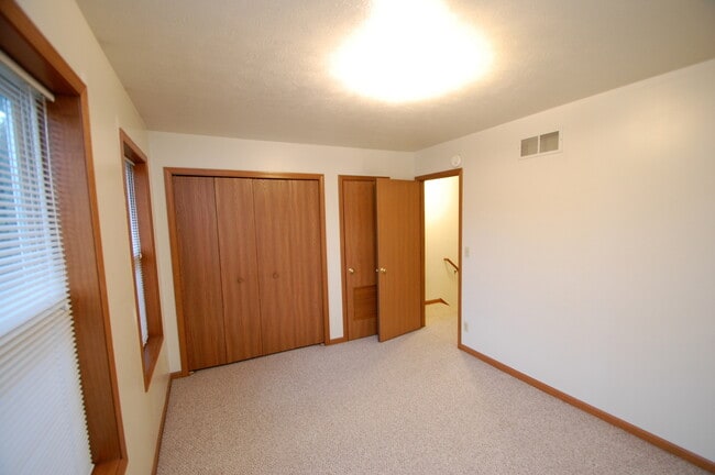Building Photo - 121 Watertower Ct