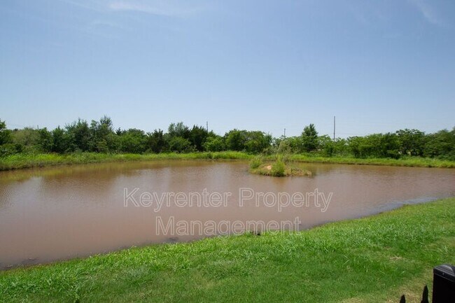 Building Photo - 8037 Waters Edge Way