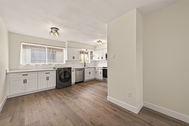 Building Photo - 7714 Renwick Dr