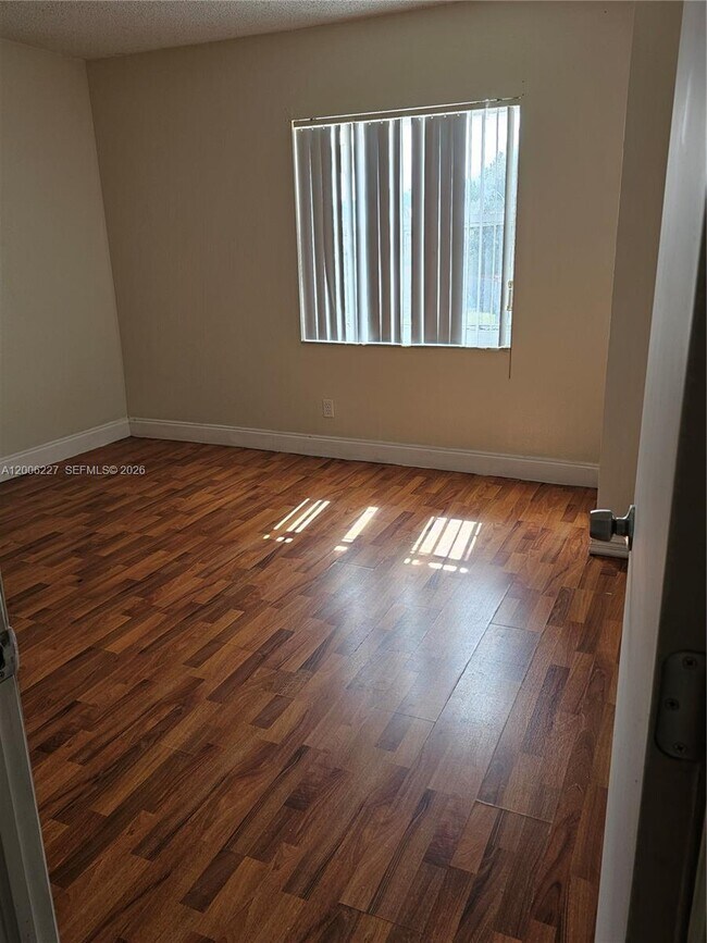 Building Photo - 1368 Seaview