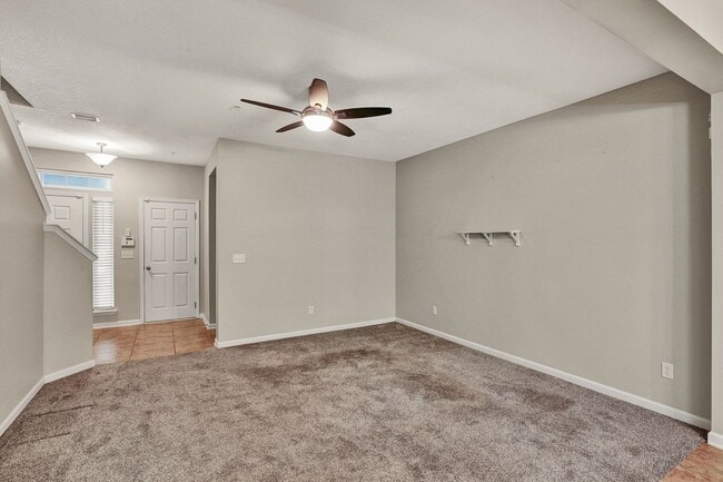 Building Photo - 3 bedrooms, 2.5 bathrooms townhome in St Augustine!