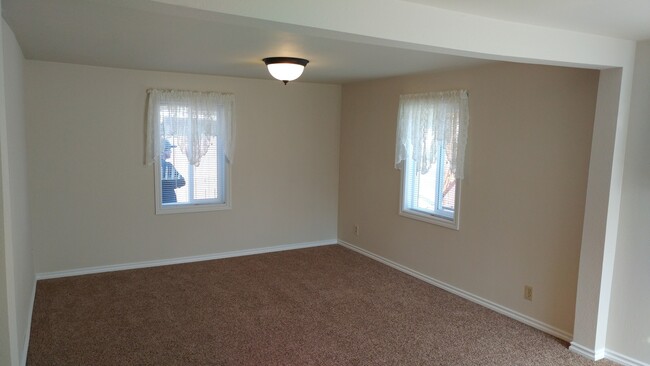 Building Photo - No Pets please! Cute and cozy home with a country feel!