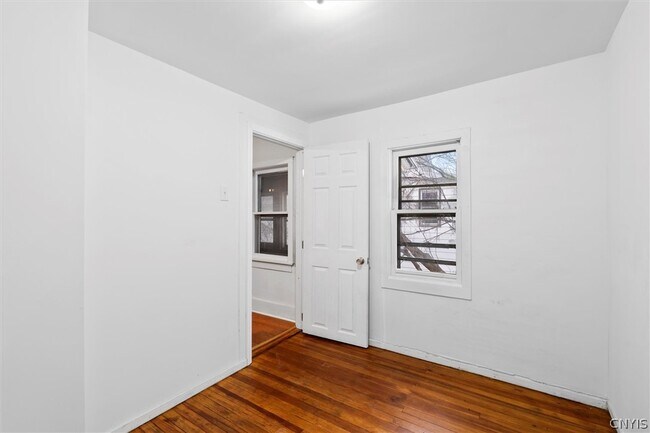 Building Photo - 104 Kincaid Ave