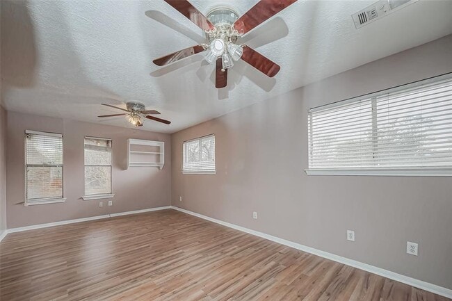 Building Photo - 4015 Black Locust Dr