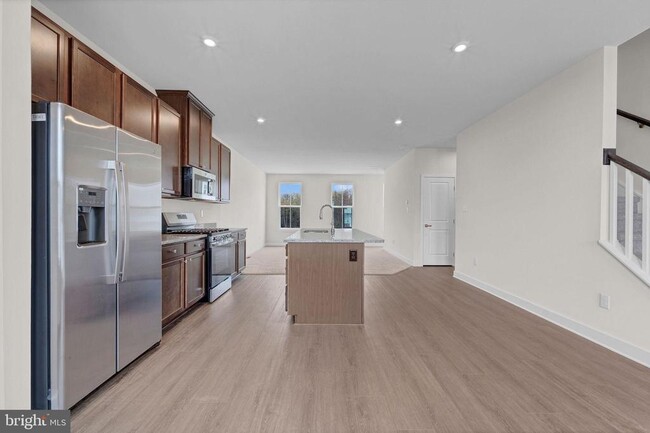 Building Photo - 66 SPYGLASS HILL Dr