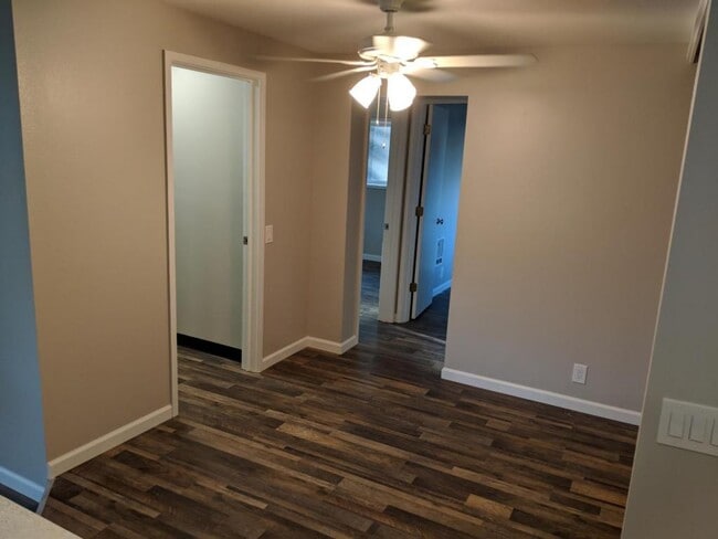 Building Photo - 355 W 6th St