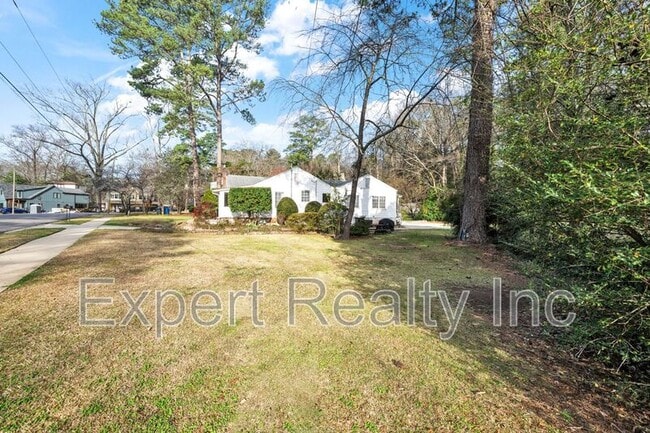 Building Photo - 1542 Somerset Dr