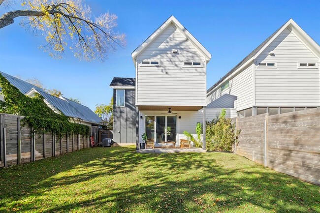 Building Photo - 404 Powell Cir