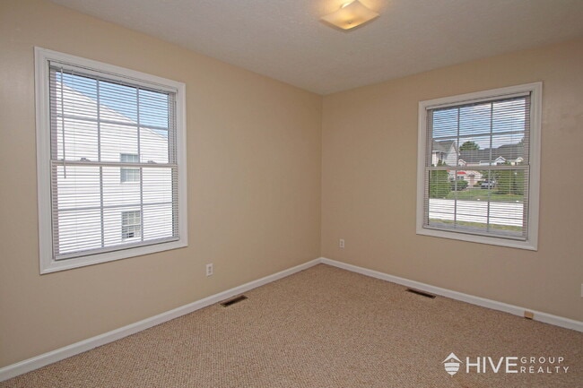 Building Photo - 1041 Oriole Ln