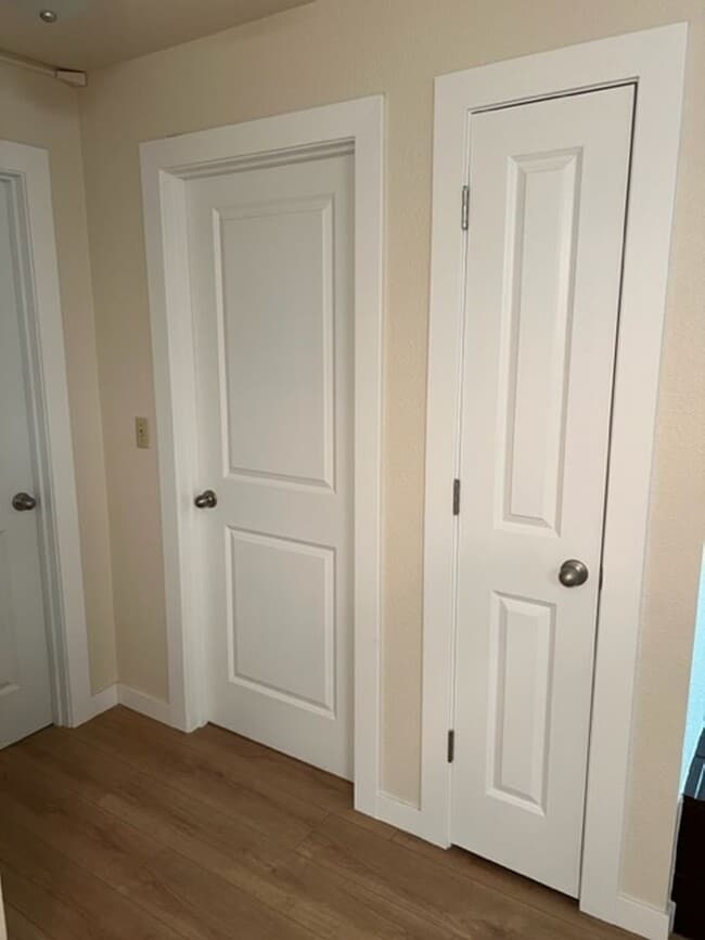 Building Photo - 2 Bedroom Condo!