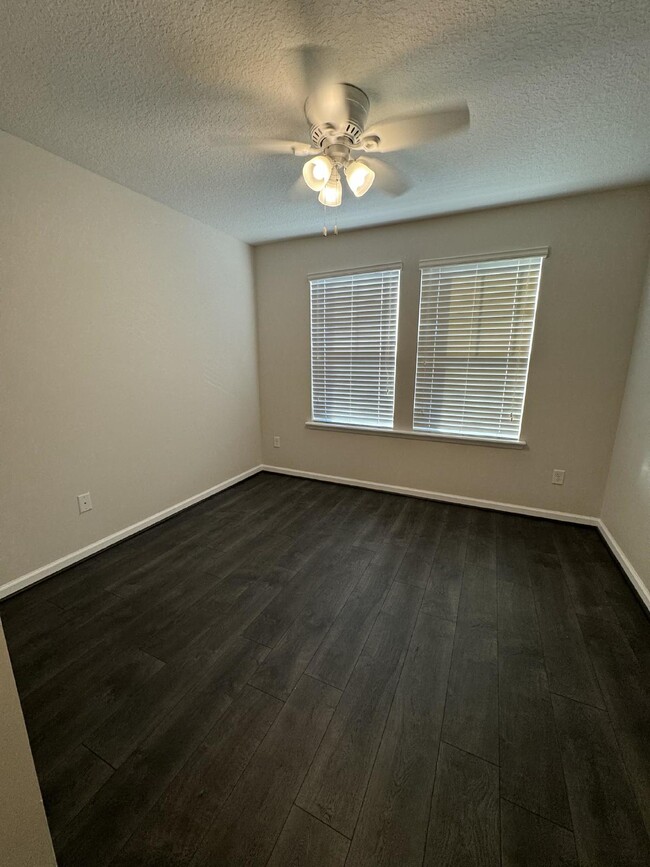 Building Photo - 3 Bedroom 2.5 Bath townhome in Durbin