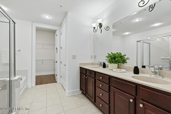 Building Photo - 4300 S Beach Pkwy