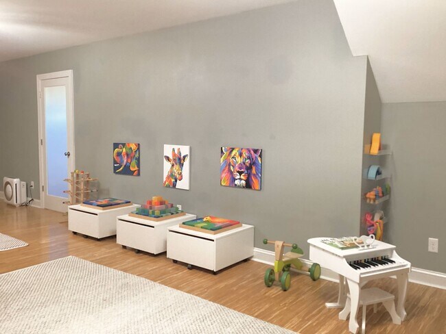 Building Photo - 4 Bed/3 Bath Spacious Home! Extra 2 Car Ga...