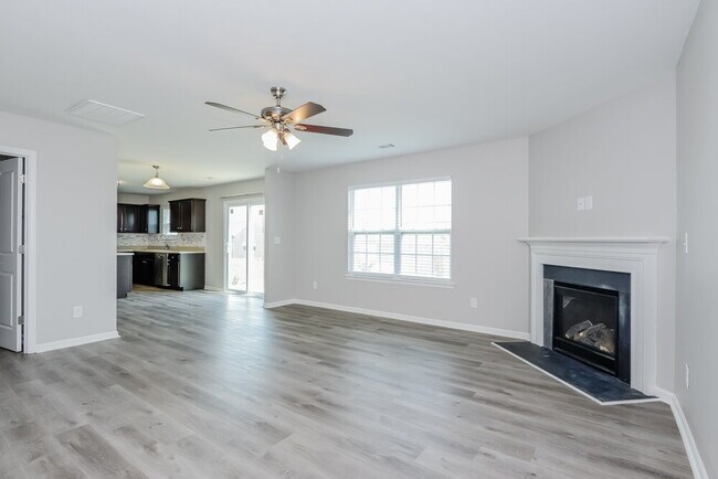 Building Photo - 1939 Eastway Dr