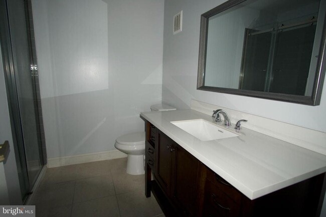 Building Photo - 206 Hickory Ct