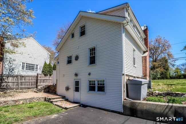 Building Photo - 25 Maplewood Ave