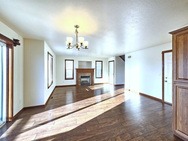 Building Photo - $2,200 -  3 Bed / 2.5 Bath Beautiful Spokane Valley House