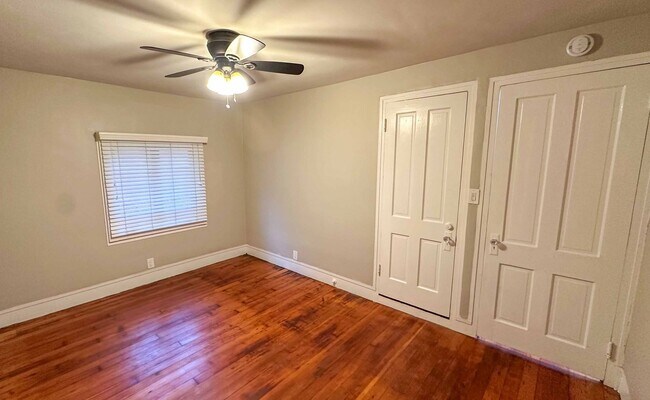 Building Photo - Albatross South