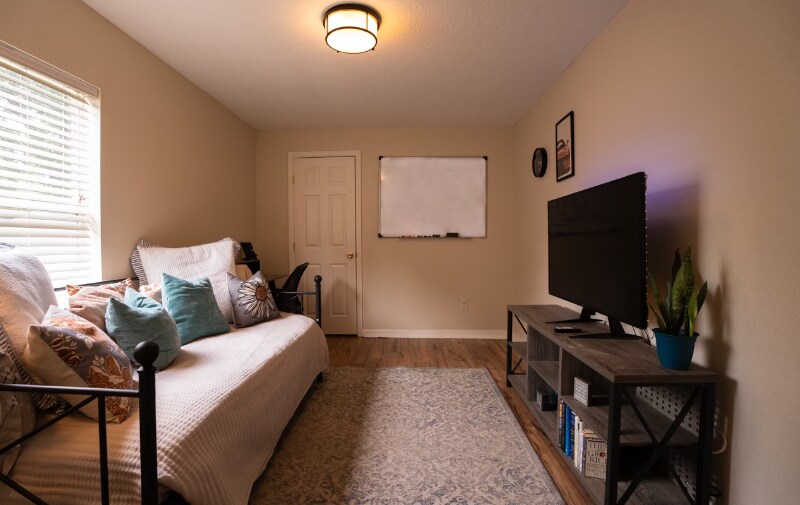 Building Photo - 541 W Hancock St